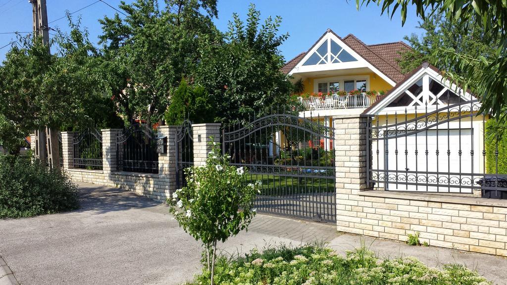 Ferienwohnung Tuenderlak Vendeghaz Balatonfüred Exterior foto